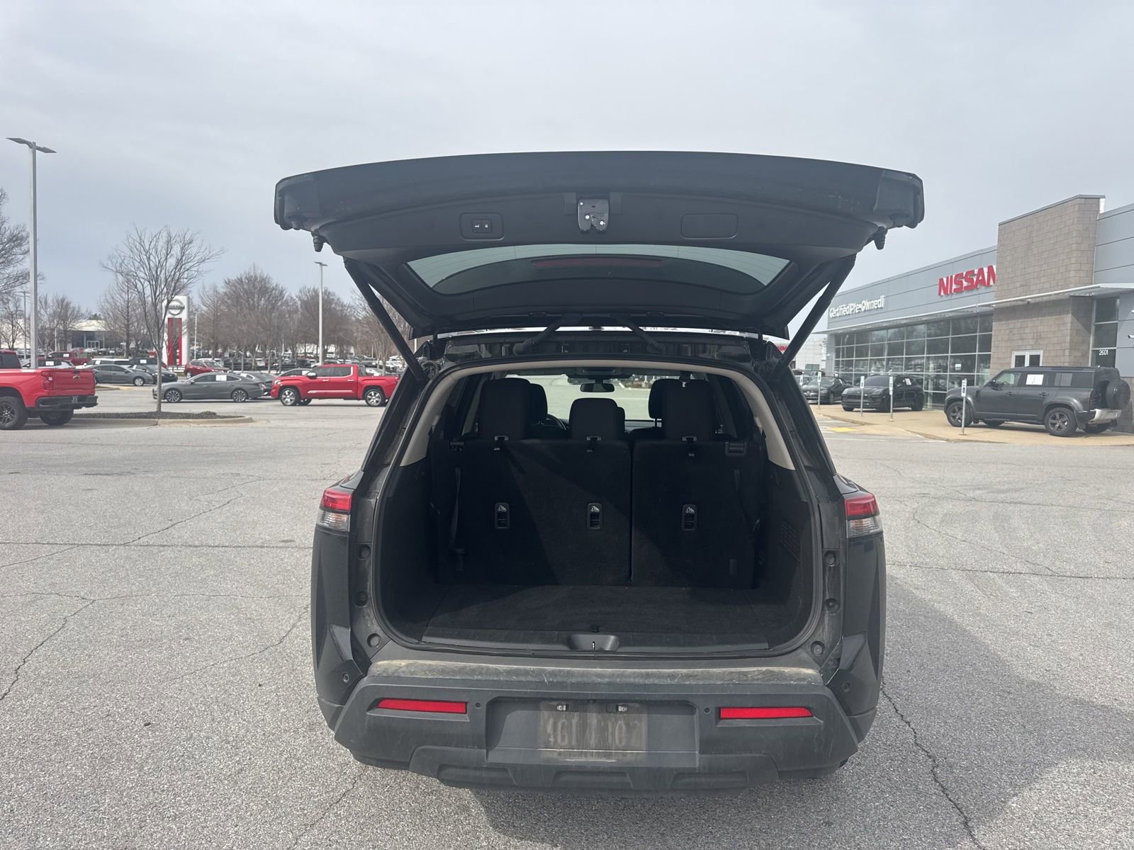 Used 2025 Nissan Pathfinder SV image 7