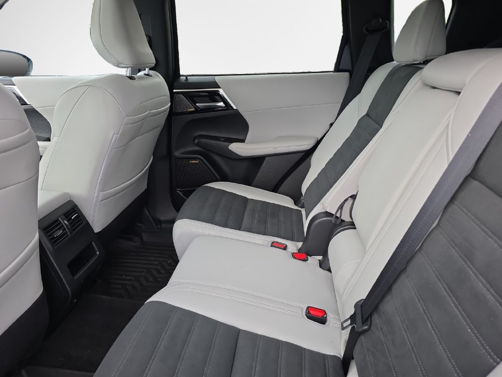 Used 2025 Mitsubishi Outlander SE FWD image 24