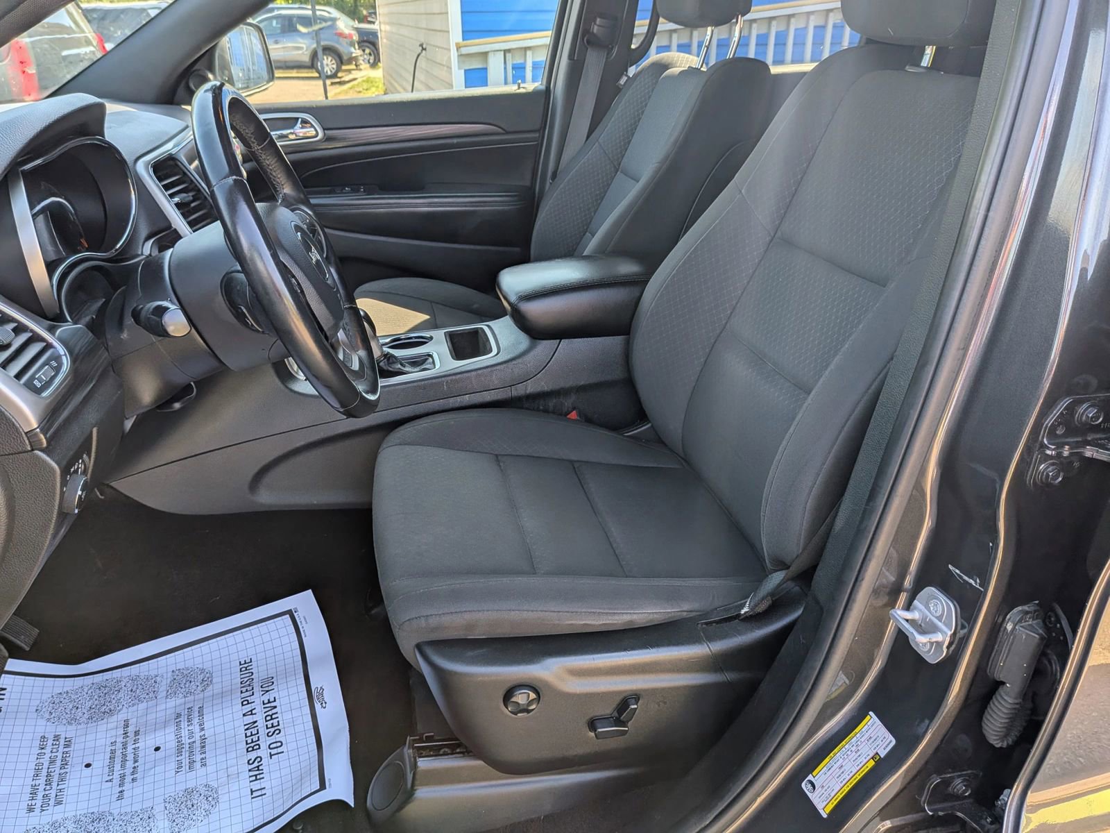 Used 2019 Jeep Grand Cherokee Laredo AWD/4WD image 23
