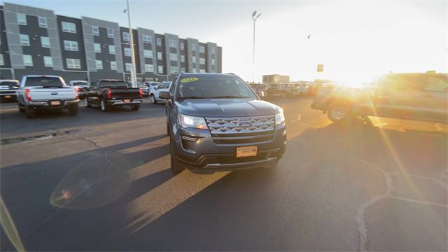 Used 2019 Ford Explorer XLT image 3