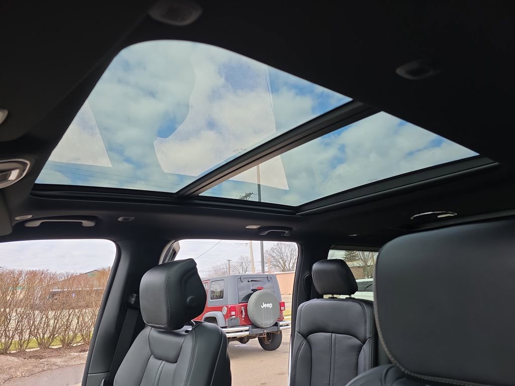 New 2026 Jeep Grand Wagoneer Limited AWD/4WD image 32