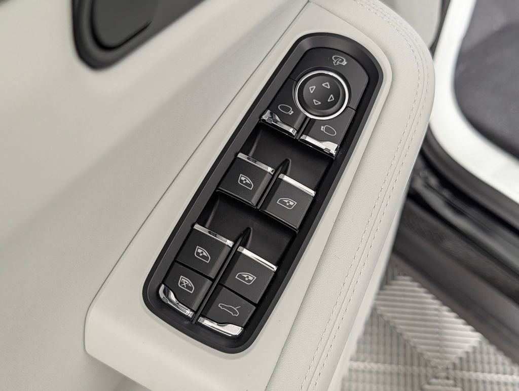 New 2026 Porsche Macan image 27