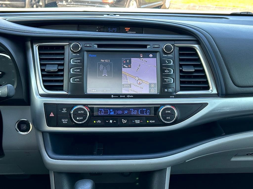 Used 2016 Toyota Highlander XLE AWD/4WD image 29