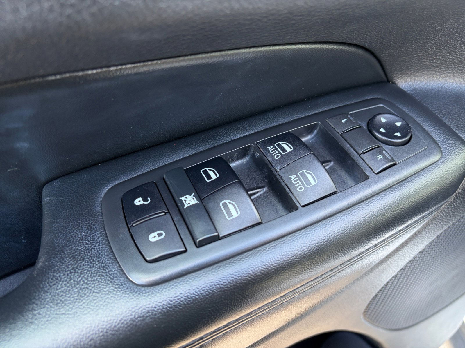 Used 2019 Jeep Grand Cherokee Limited image 16
