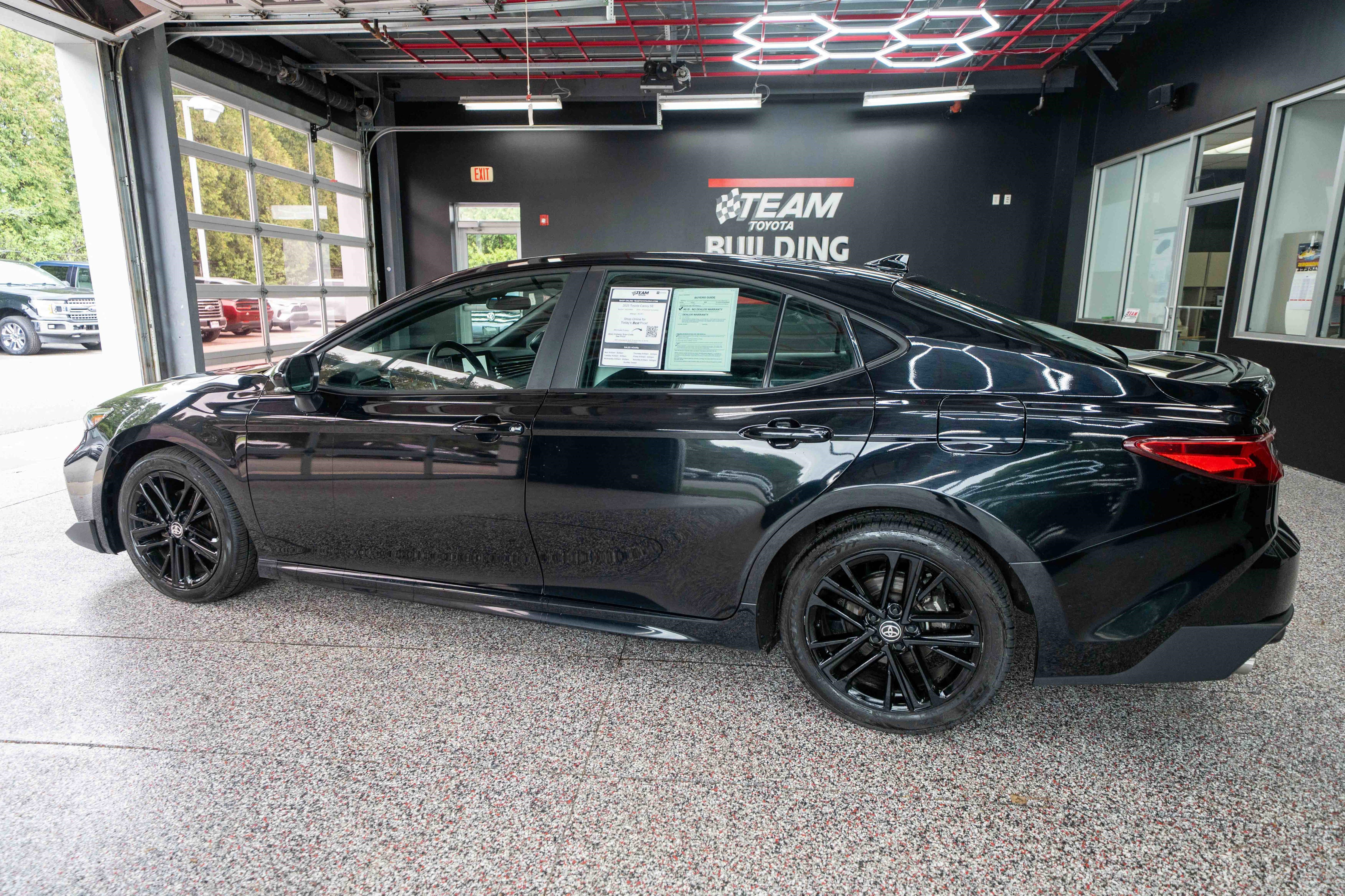 Used 2025 Toyota Camry SE FWD image 32