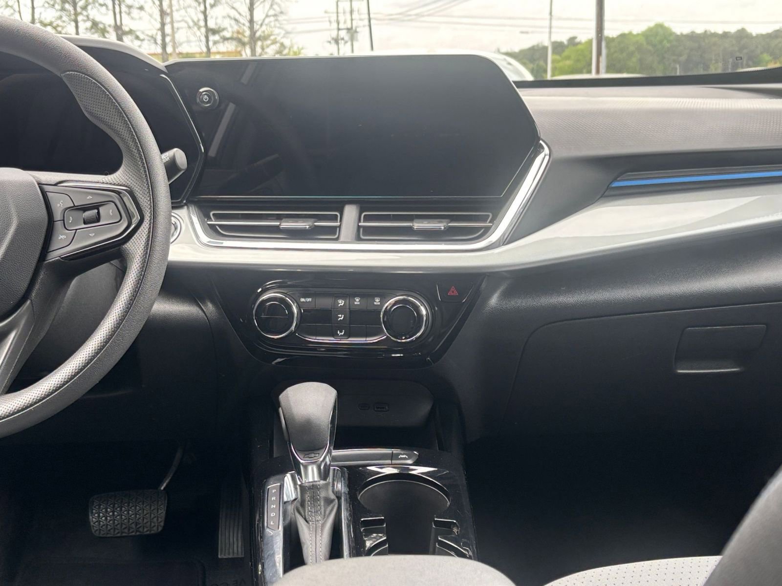 Used 2025 Chevrolet Trax LT FWD image 18