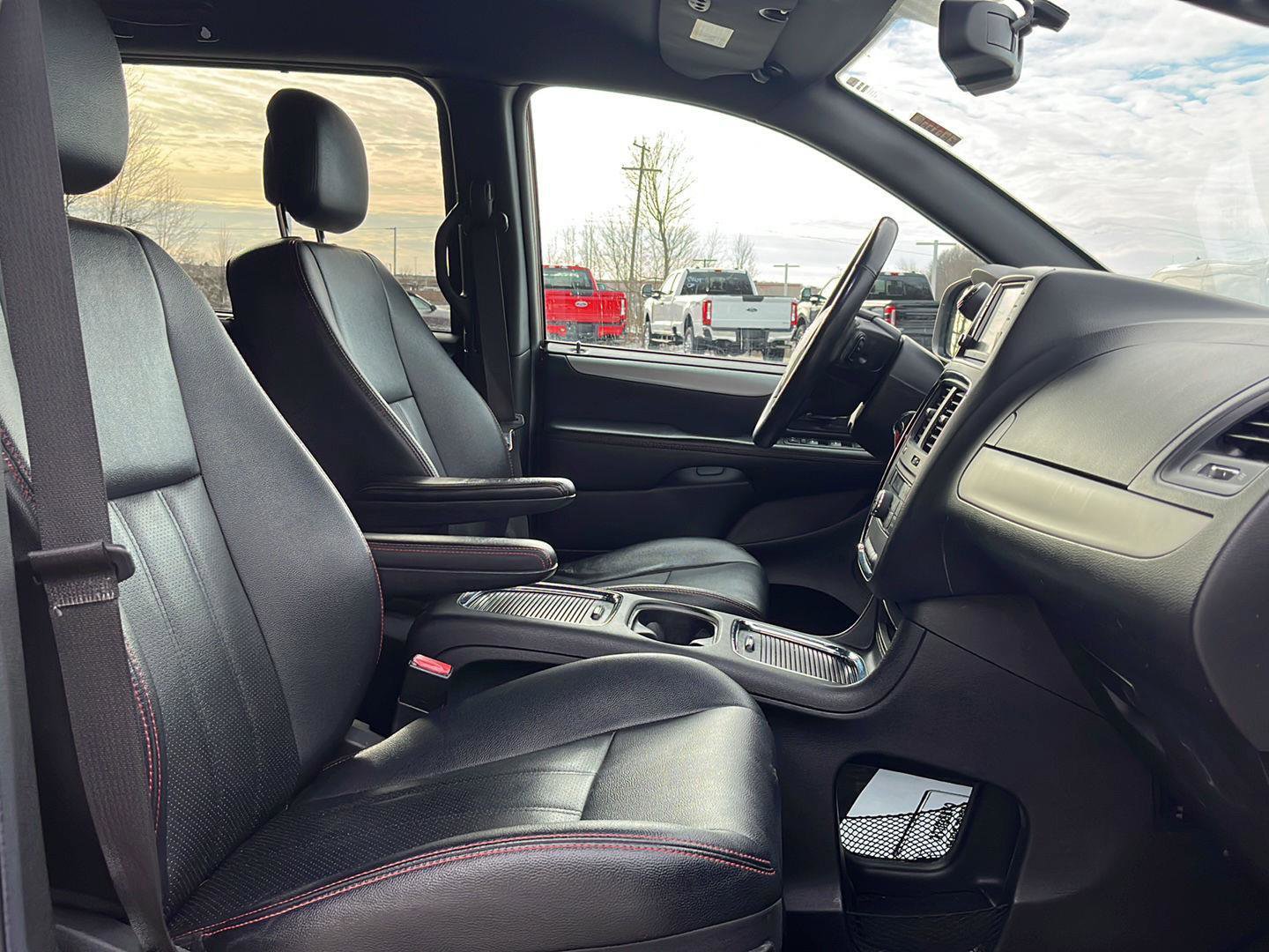 Used 2018 Dodge Grand Caravan GT image 23