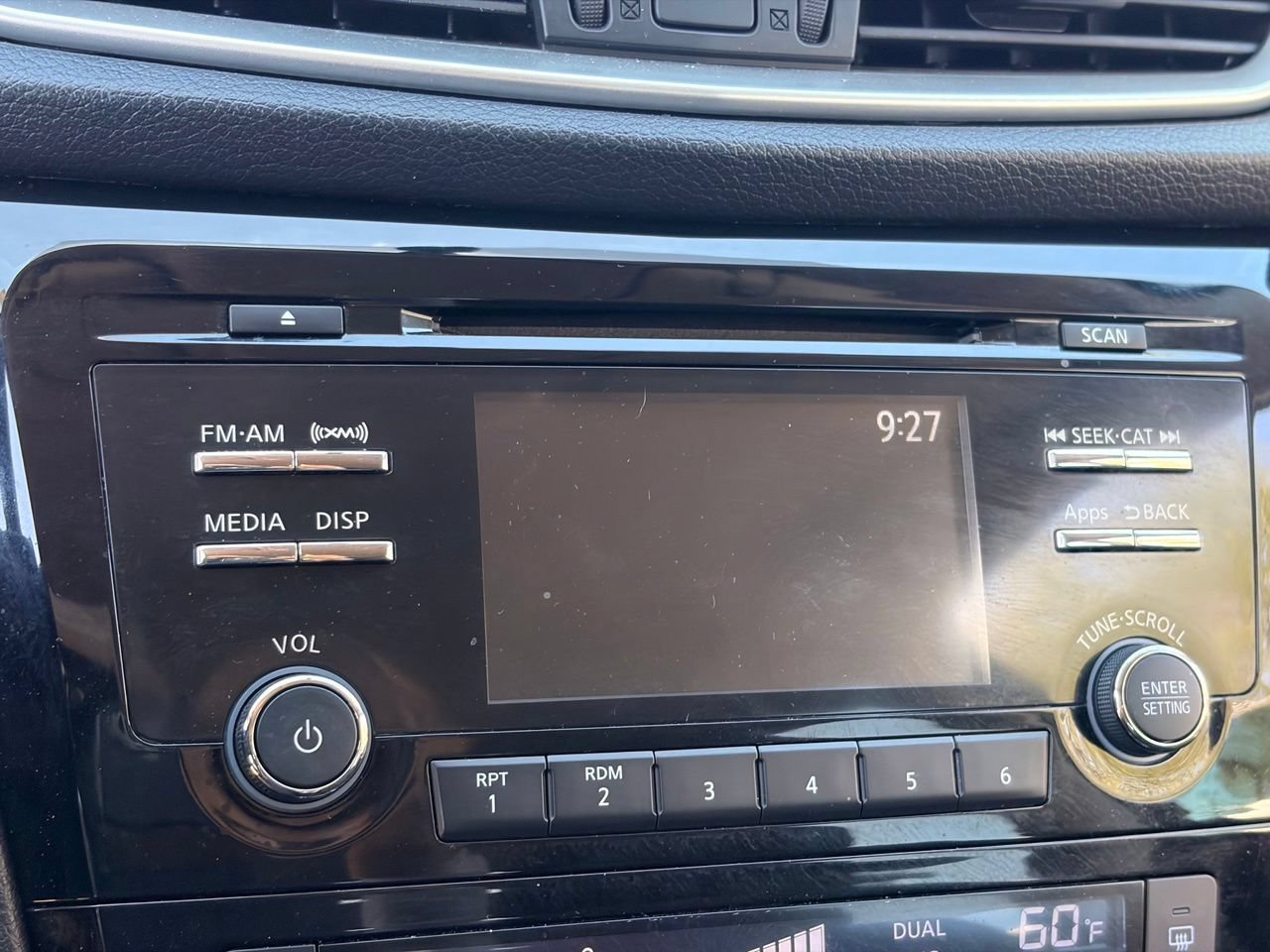 Used 2015 Nissan Rogue SV FWD image 21