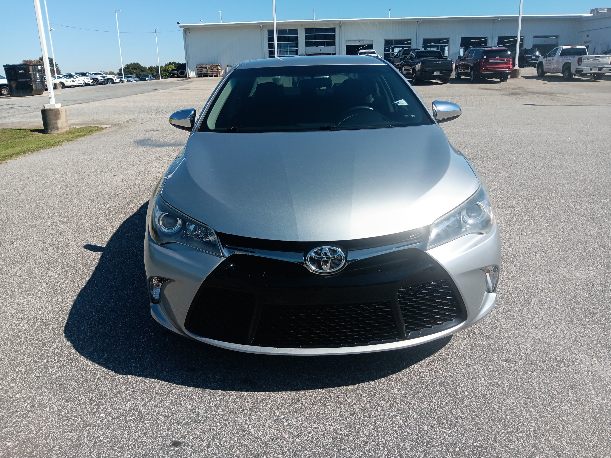Used 2015 Toyota Camry SE FWD image 12