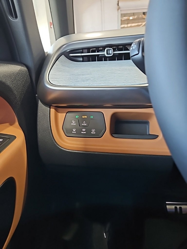 New 2025 Volkswagen ID. Buzz Pro S Plus image 33