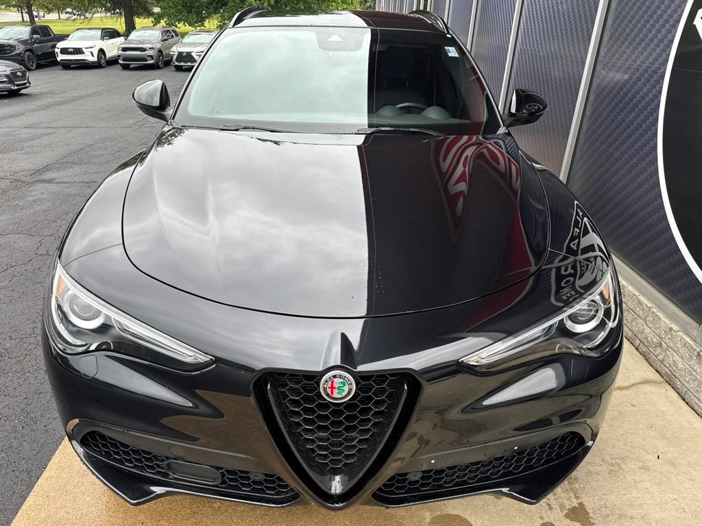 Used 2023 Alfa Romeo Stelvio Veloce AWD/4WD image 9