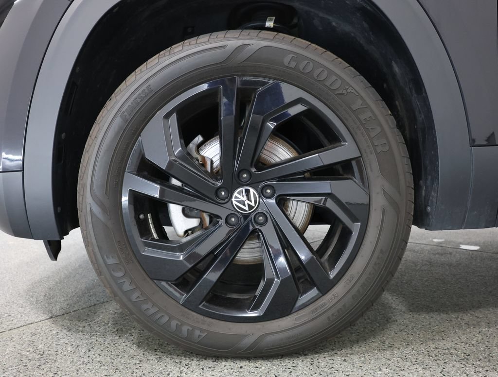 Certified 2023 Volkswagen Atlas SE w/ Black Wheel Package AWD/4WD image 5