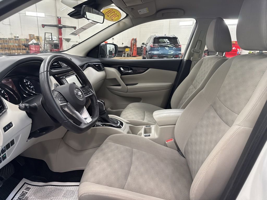 Used 2020 Nissan Rogue Sport SV w/ All-Weather Package AWD/4WD image 9