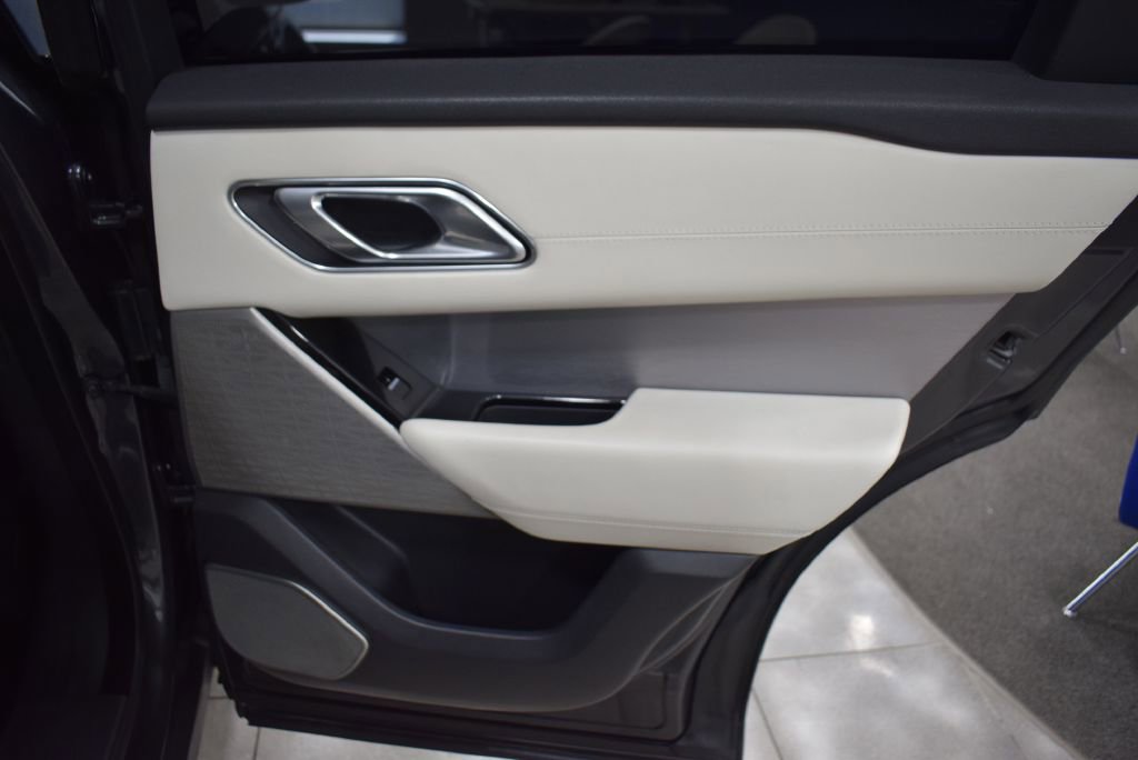 Used 2018 Land Rover Range Rover Velar R-Dynamic HSE image 17