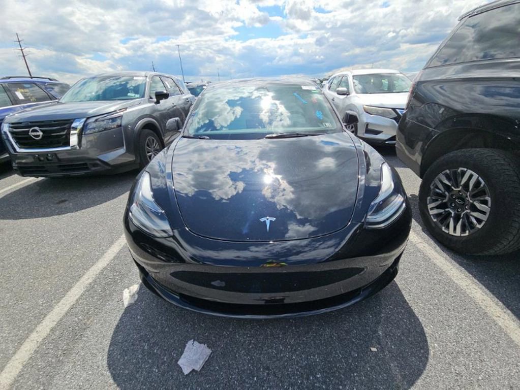 Used 2023 Tesla Model 3 Standard Range RWD image 2