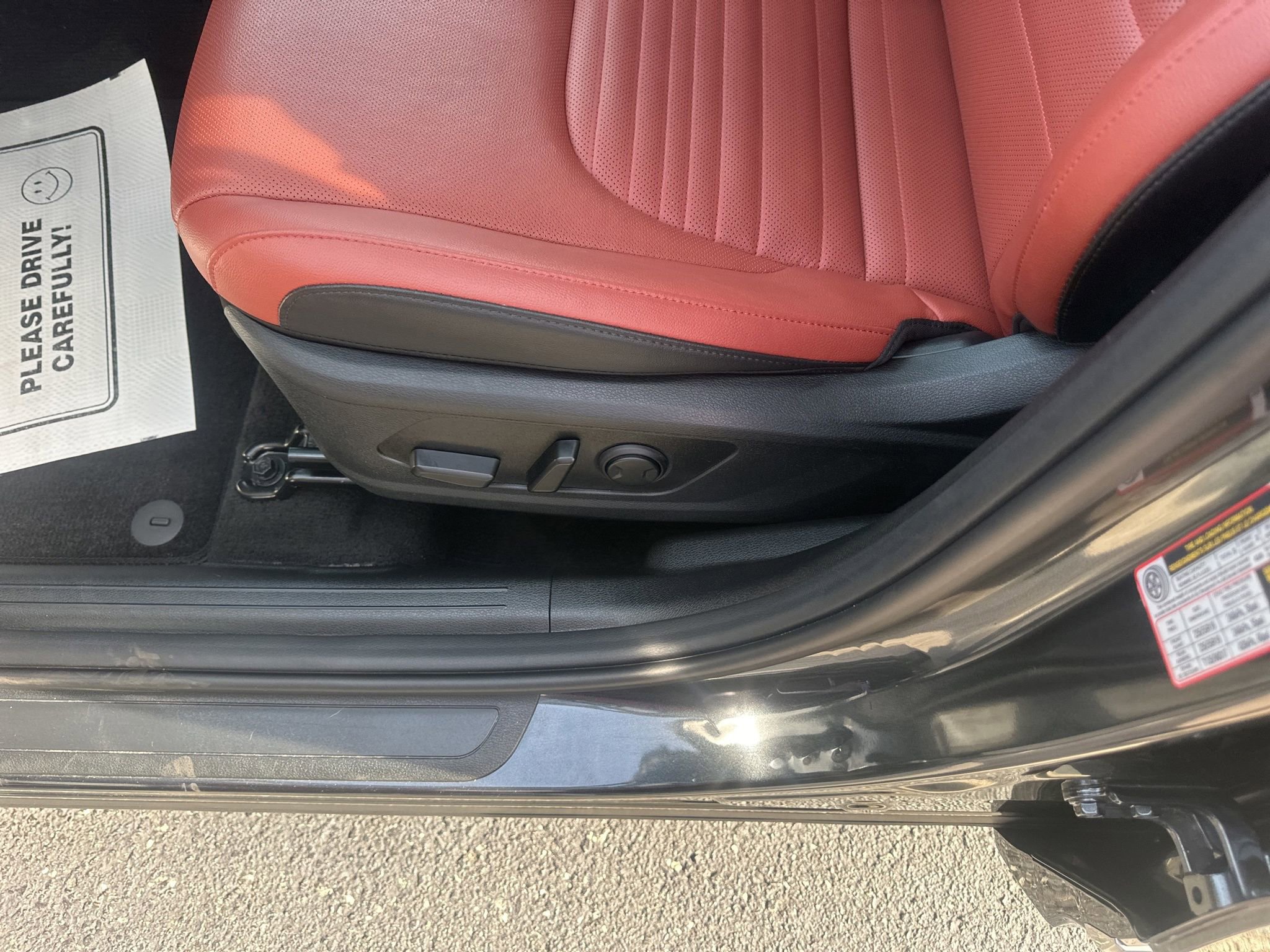 Used 2025 Kia Sportage SX image 24