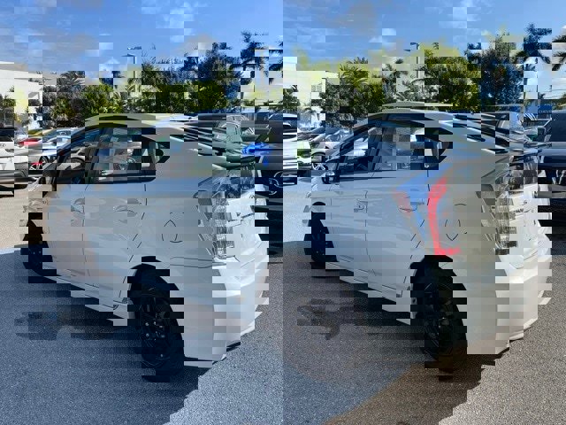 Used 2015 Toyota Prius Persona Series image 3