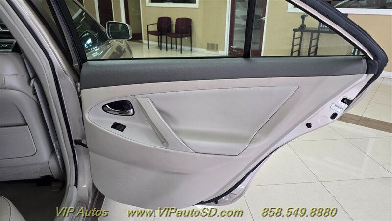 Used 2007 Toyota Camry Hybrid w/ Leather Pkg FWD image 14