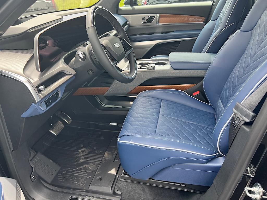 New 2026 Cadillac Vistiq Premium Luxury w/ LPO, Floor Liner Package image 8