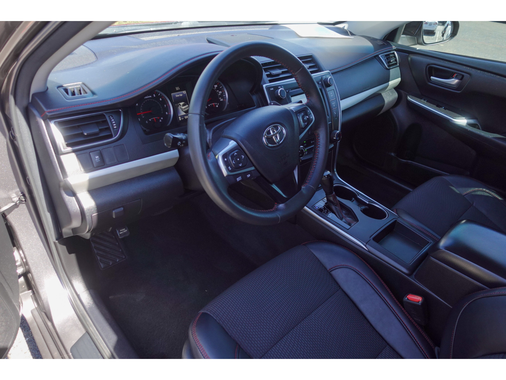 Used 2017 Toyota Camry SE FWD image 9