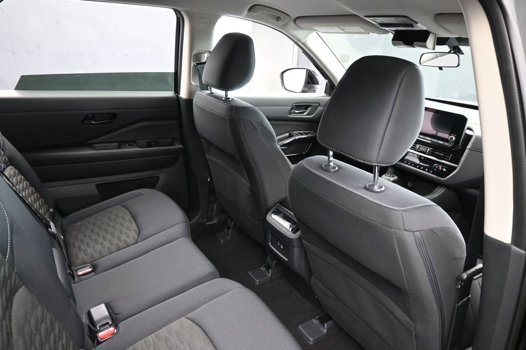 Used 2024 Nissan Pathfinder SV FWD image 46