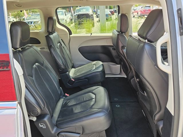 Used 2020 Chrysler Pacifica Touring-L image 17