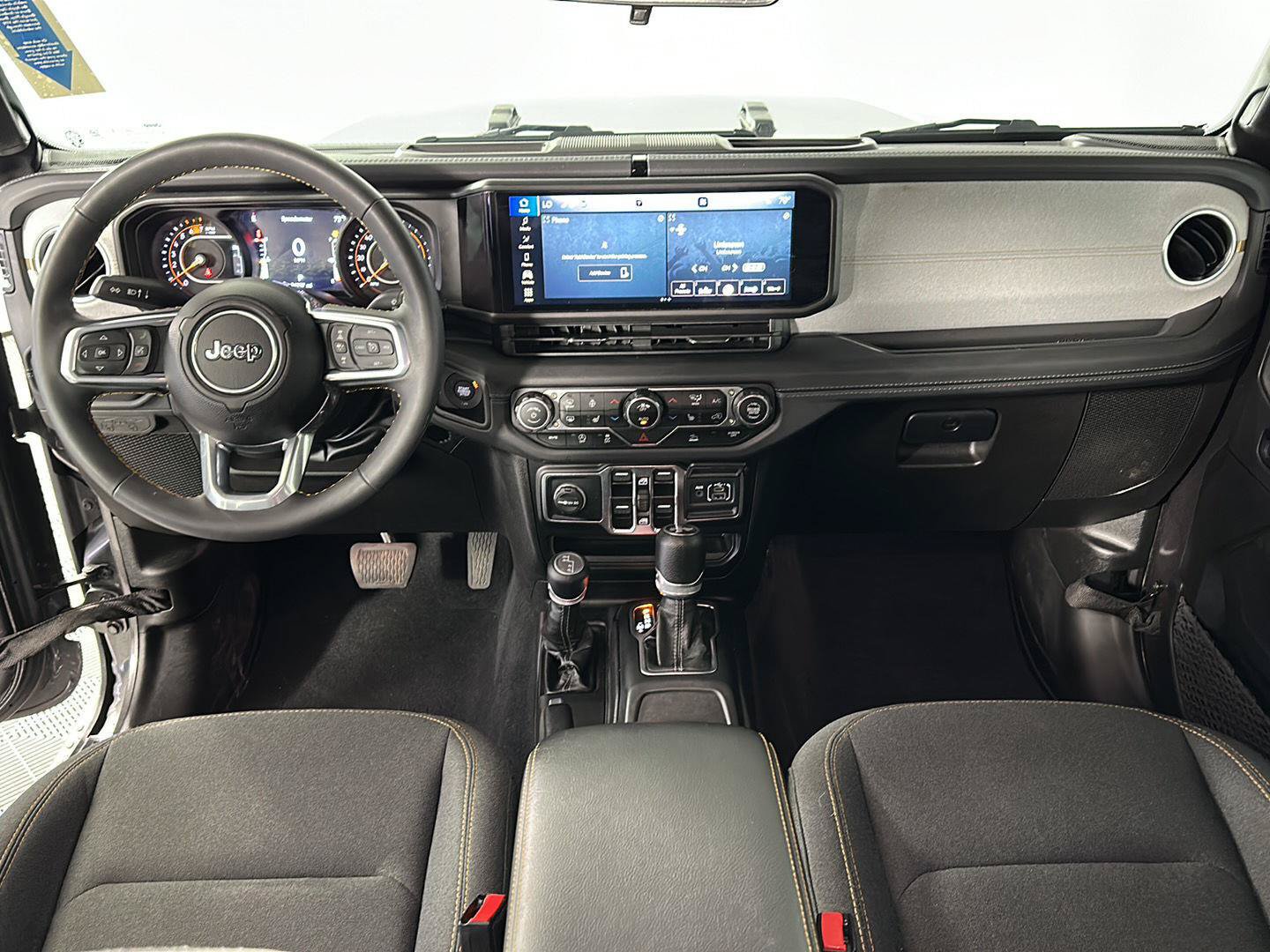 Used 2024 Jeep Wrangler Unlimited Sahara AWD/4WD image 2