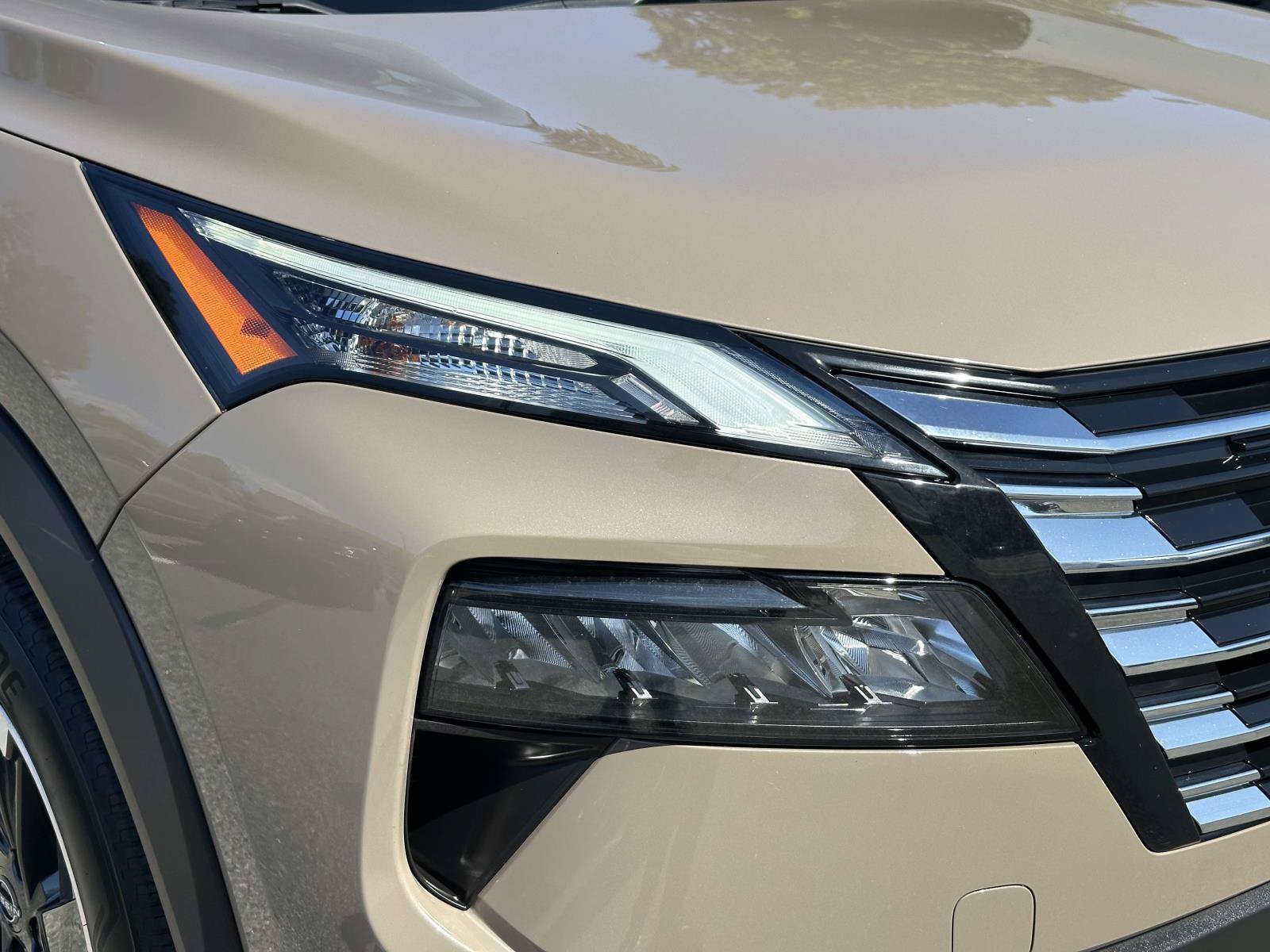 Used 2024 Nissan Rogue SV w/ SV Premium Package AWD/4WD image 8