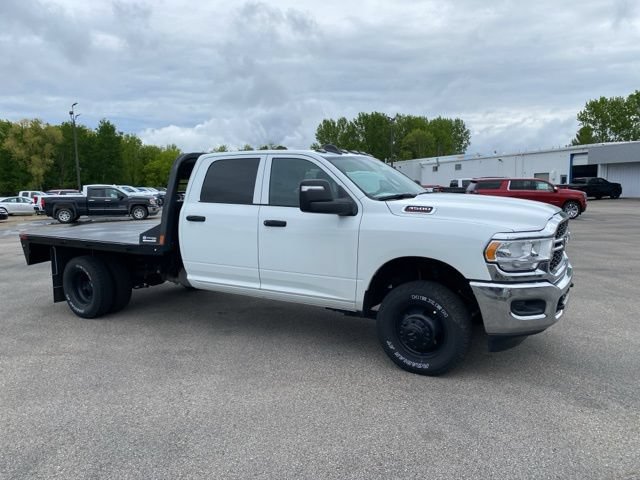 New 2024 RAM 3500 Tradesman w/ Chrome Appearance Group AWD/4WD image 7