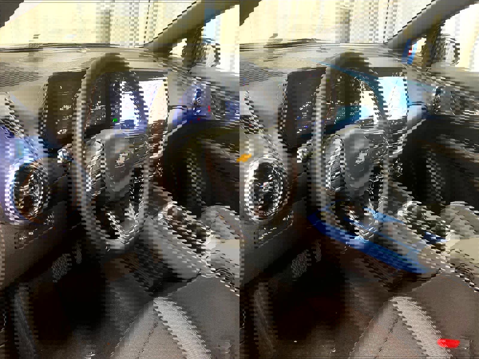 Used 2025 Chevrolet Equinox EV LT w/ Convenience Package image 8