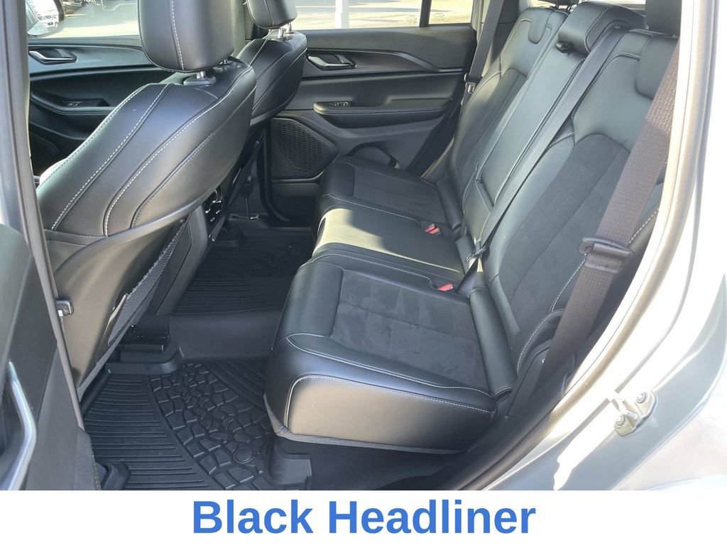 Used 2024 Jeep Grand Cherokee Altitude image 13