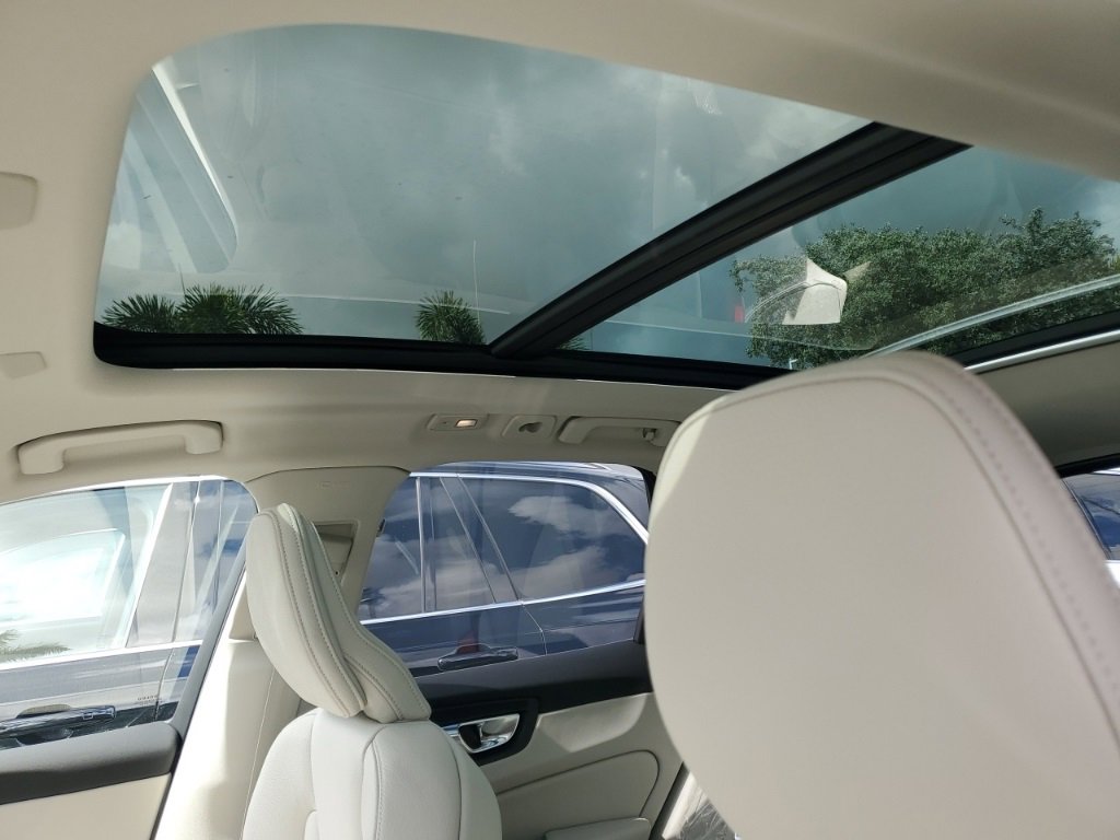 New 2025 Volvo XC60 B5 Plus w/ Protection Package Premier image 8