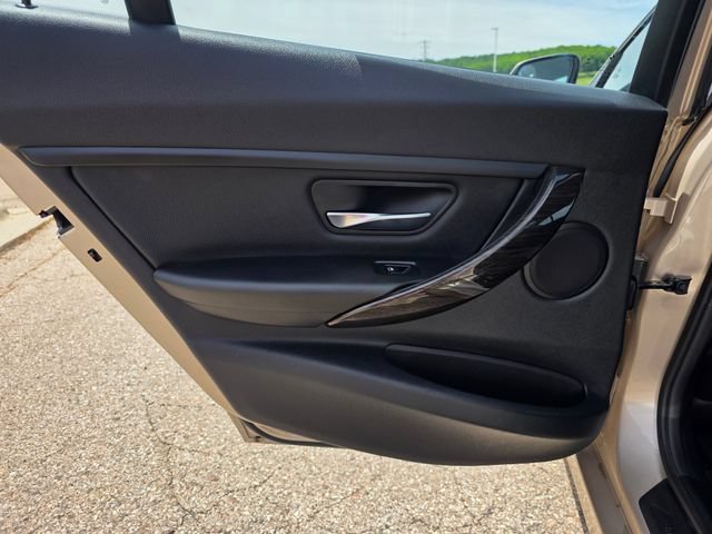 Used 2015 BMW 320i xDrive Sedan AWD/4WD image 30
