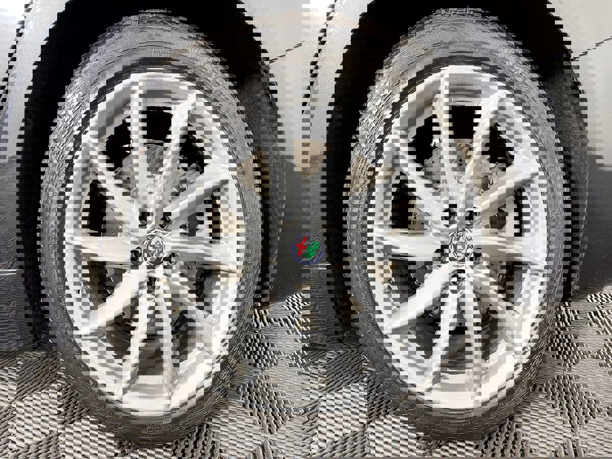 Used 2017 Alfa Romeo Giulia image 22