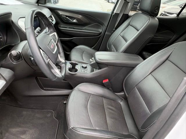 Used 2023 GMC Terrain SLT w/ Elevation Edition image 9