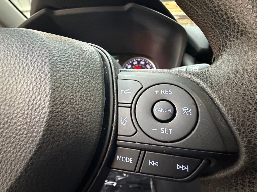 Used 2022 Toyota RAV4 XLE image 22