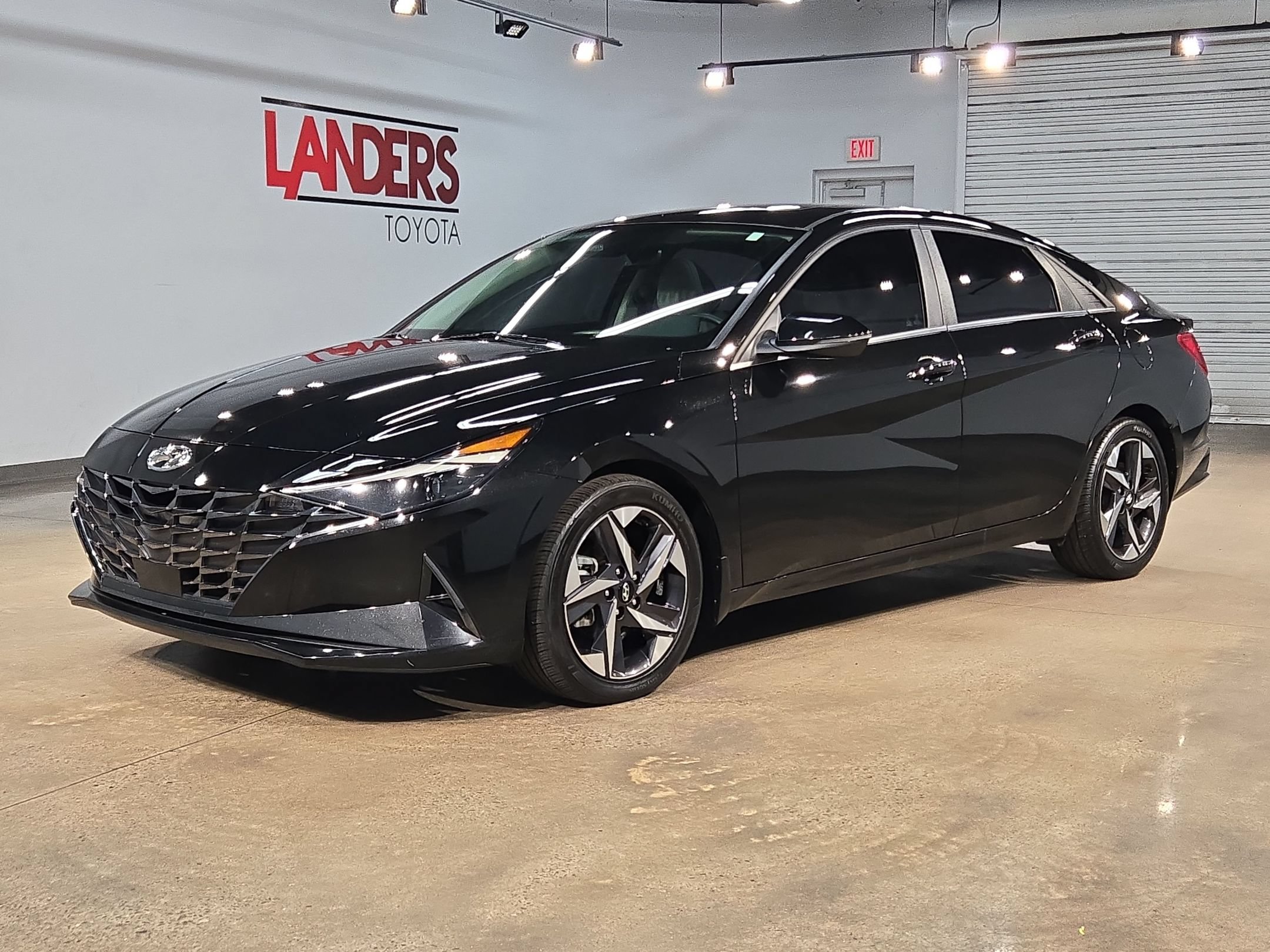 Used 2023 Hyundai Elantra Limited FWD image 3