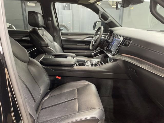 Used 2024 Jeep Wagoneer L Series II w/ Flexible Seating Group image 32