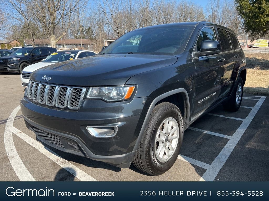 Used 2020 Jeep Grand Cherokee Laredo image 1