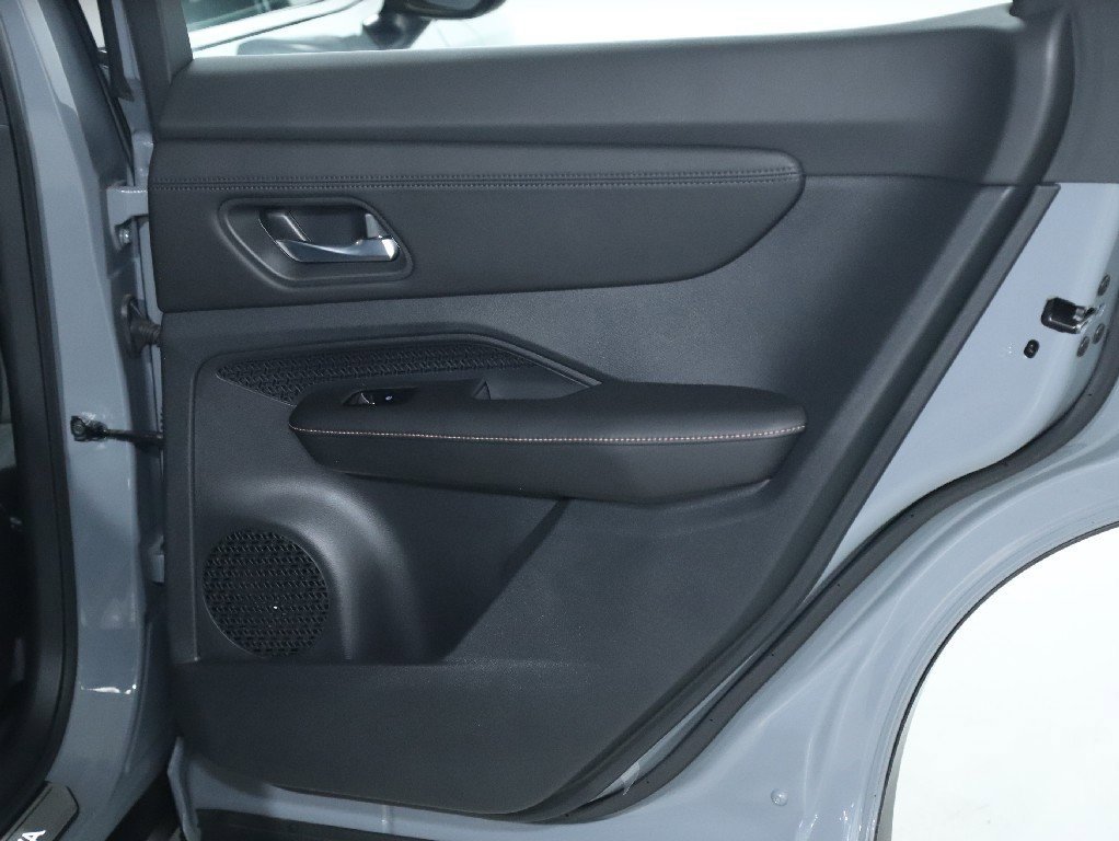 Used 2023 Nissan Ariya FWD image 30