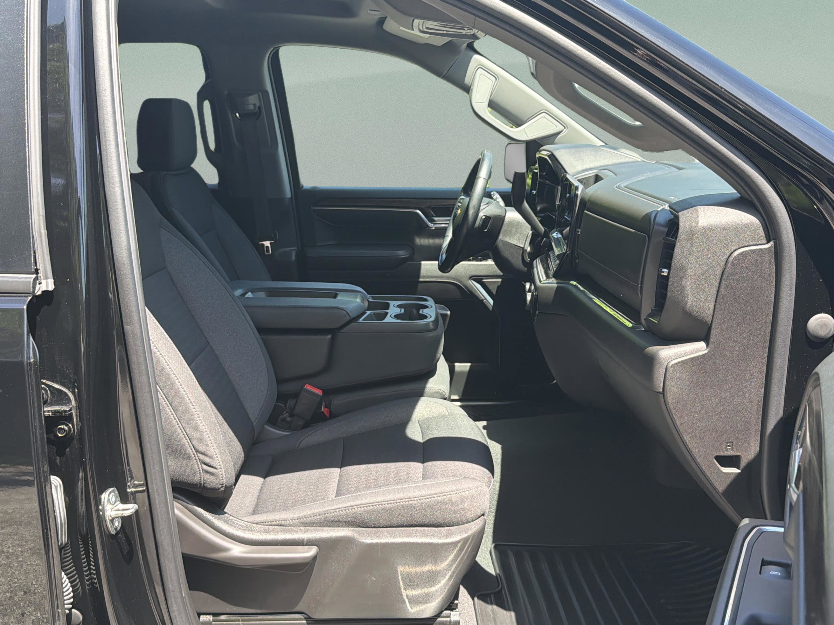 Used 2023 Chevrolet Silverado 1500 LT AWD/4WD image 36