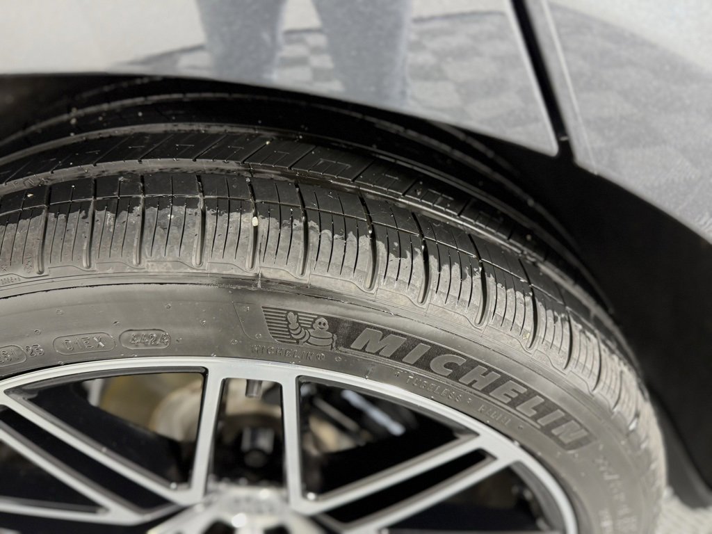 Certified 2025 Porsche Macan image 16