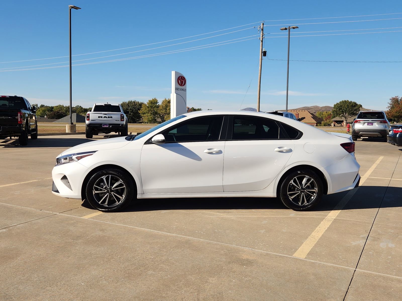 Used 2023 Kia Forte LXS w/ LXS Technology Package image 3