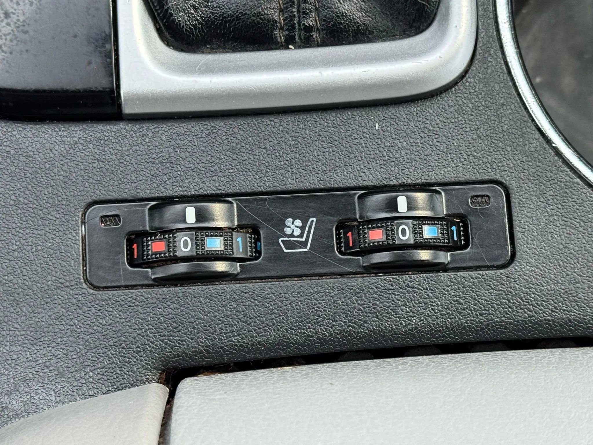 Used 2014 Toyota Highlander Limited w/ Preferred Accessory Package image 29