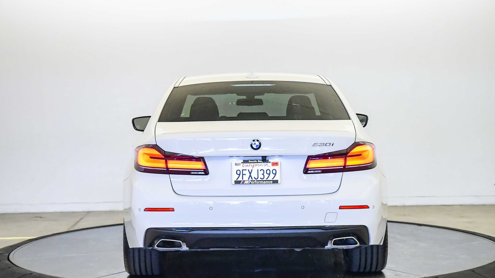 Used 2023 BMW 530i w/ Convenience Package RWD image 3