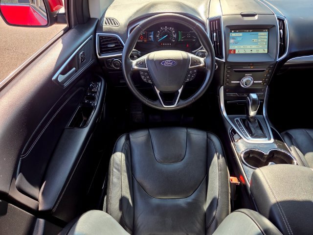 Used 2017 Ford Edge Titanium w/ Technology Package AWD/4WD image 12