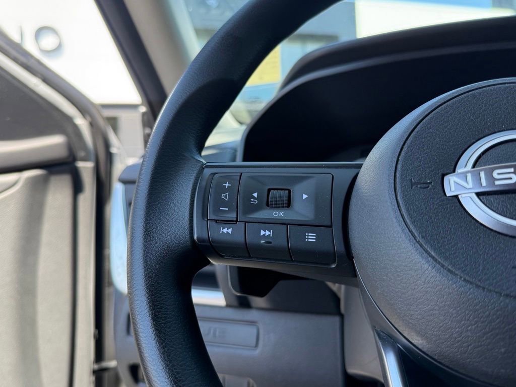 Used 2024 Nissan Rogue S FWD image 19