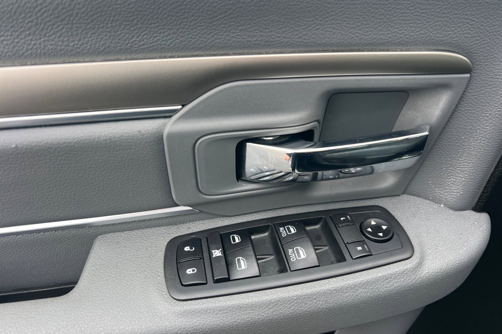 Used 2020 RAM 1500 Classic Warlock w/ Trailer & Traction Group image 11