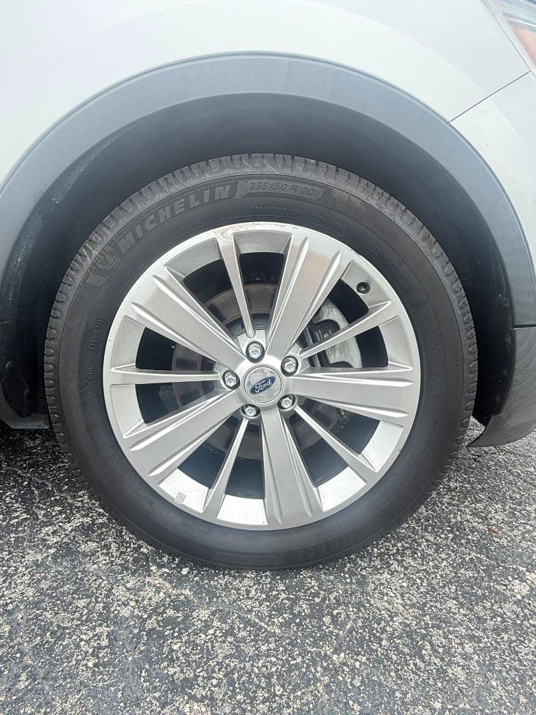 Used 2019 Ford Explorer Limited w/ Class III Trailer Tow Package FWD image 12
