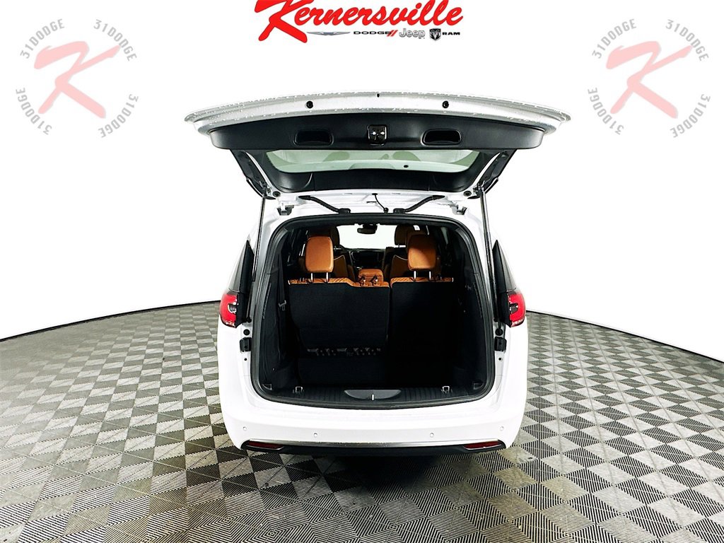 New 2026 Chrysler Pacifica Pinnacle image 16